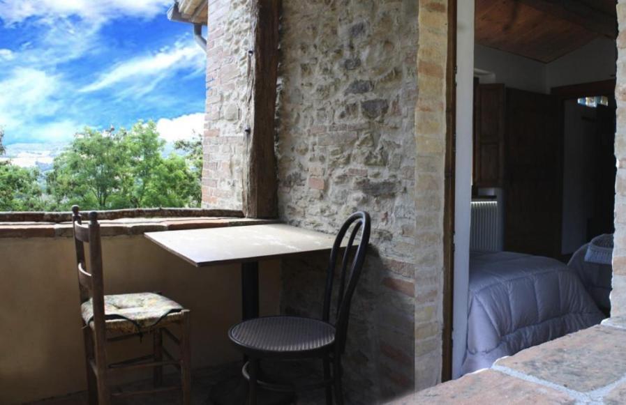 Country House Ca' Vernaccia Guest House อูร์บีโน ภายนอก รูปภาพ